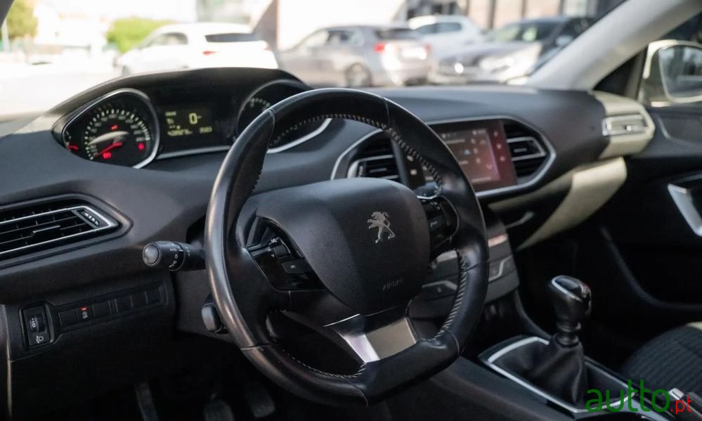 2019' Peugeot 308 photo #1
