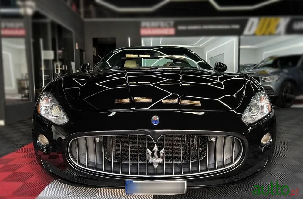 2009' Maserati GranTurismo photo #2