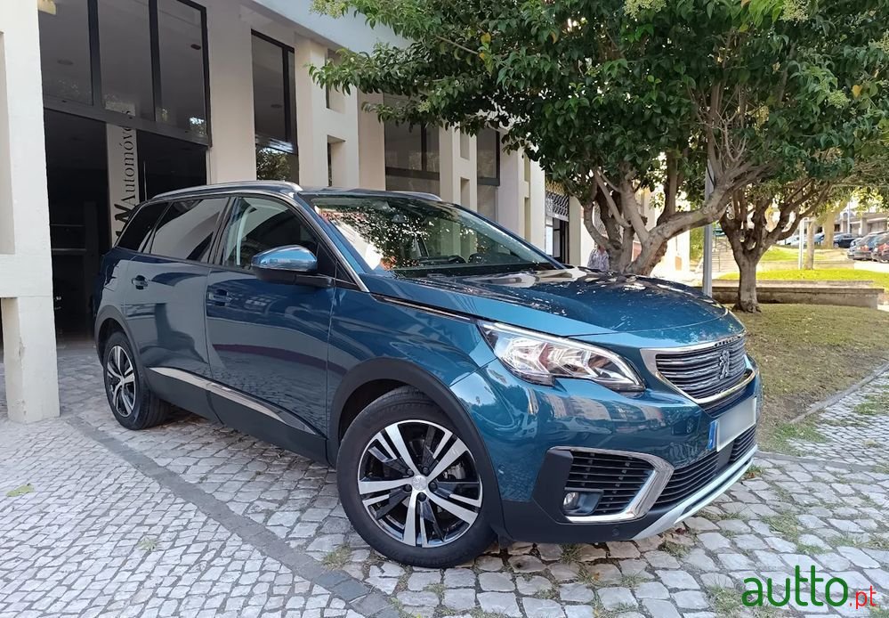 2019' Peugeot 5008 photo #3