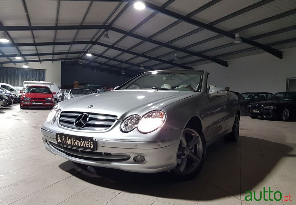 2004' Mercedes-Benz Clk-200 photo #2