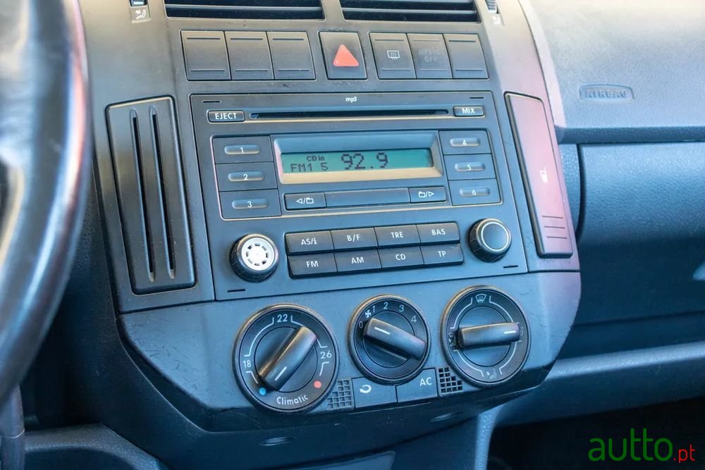 2008' Volkswagen Polo 1.2 Trendline photo #5