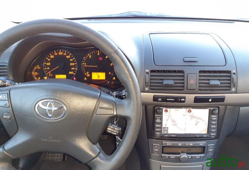 2007' Toyota Avensis Sw photo #3