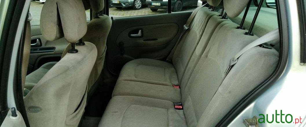 2001' Renault Clio photo #3