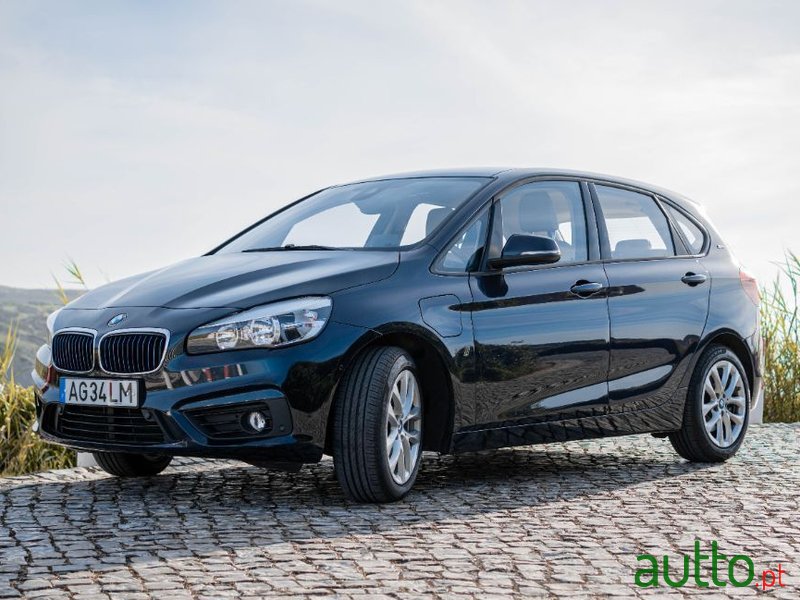 2017' BMW 225Xe Active Tourer photo #1