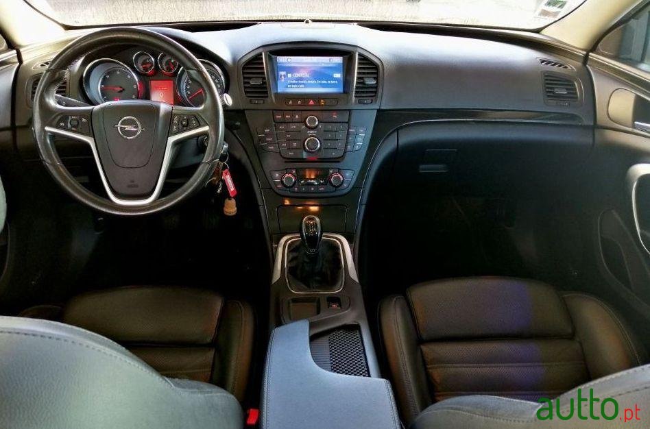 2010' Opel Insignia photo #1
