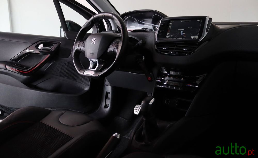 2015' Peugeot 208 photo #6