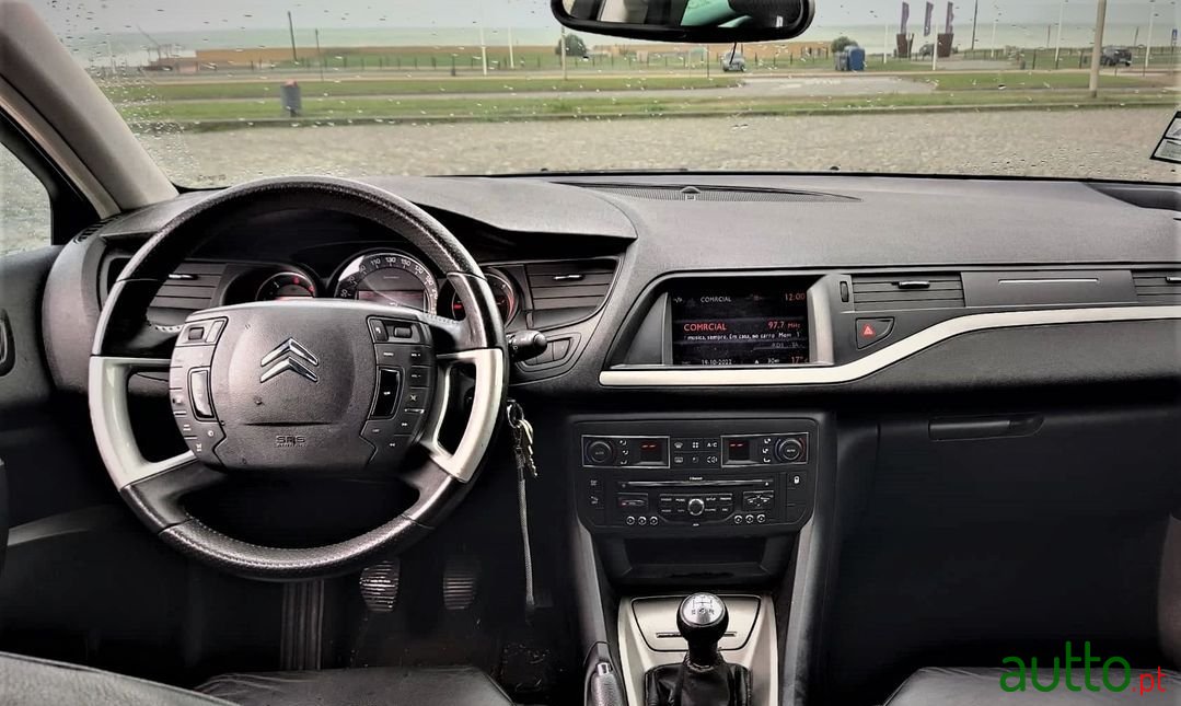 2011' Citroen C5 Tourer photo #6