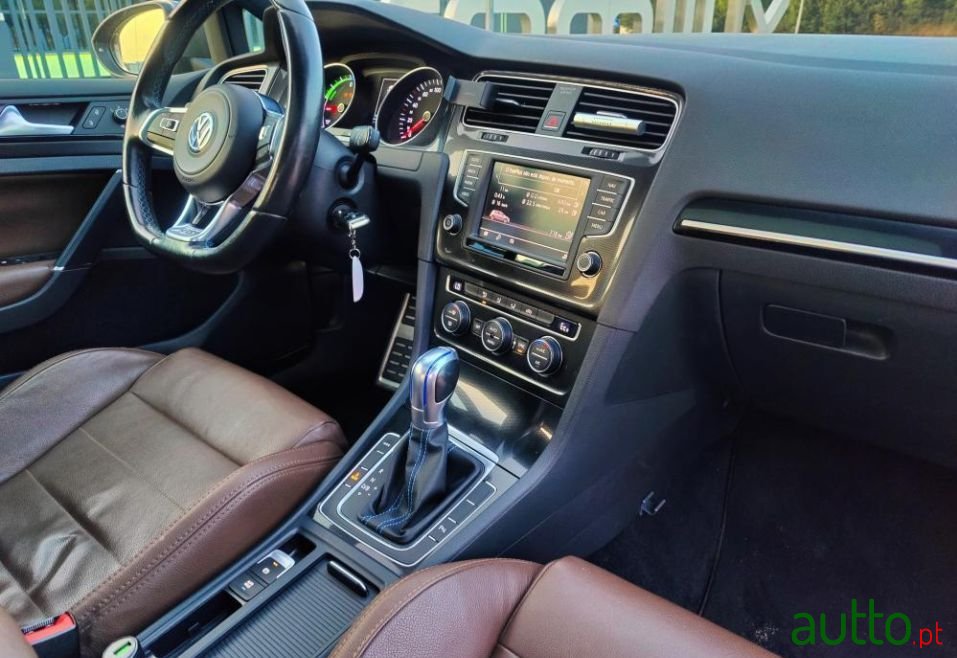 2016' Volkswagen Golf photo #4