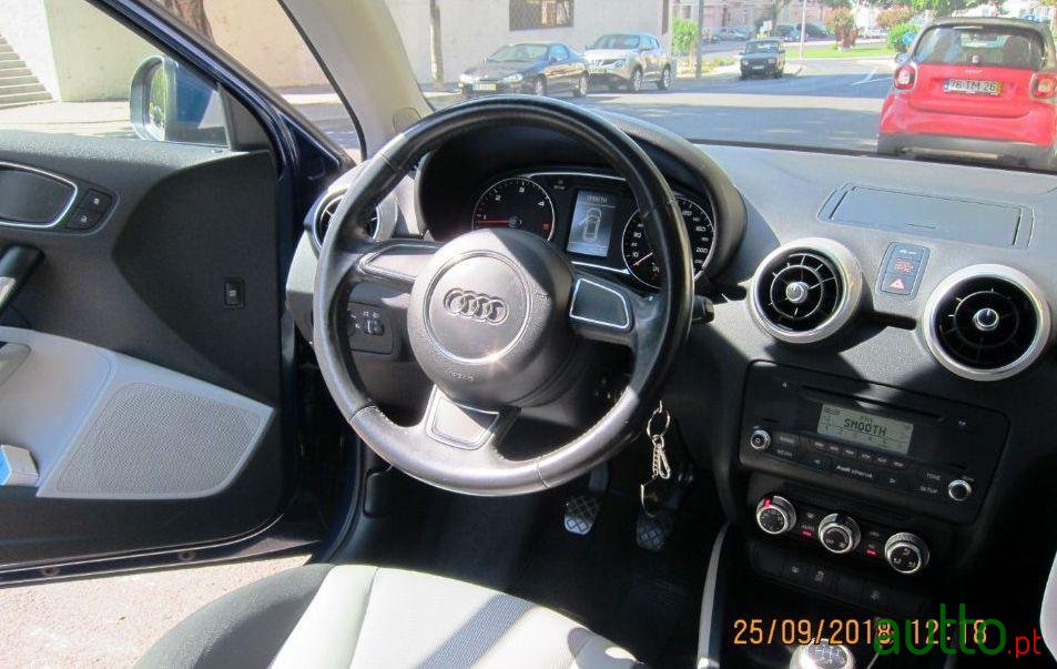 2011' Audi A1 1.6 Tdi Sport photo #3