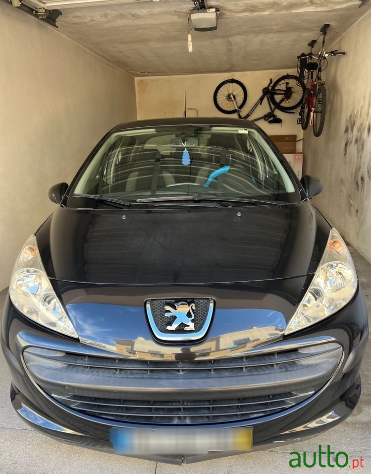 2006' Peugeot 207 1.4 16V Trendy photo #2