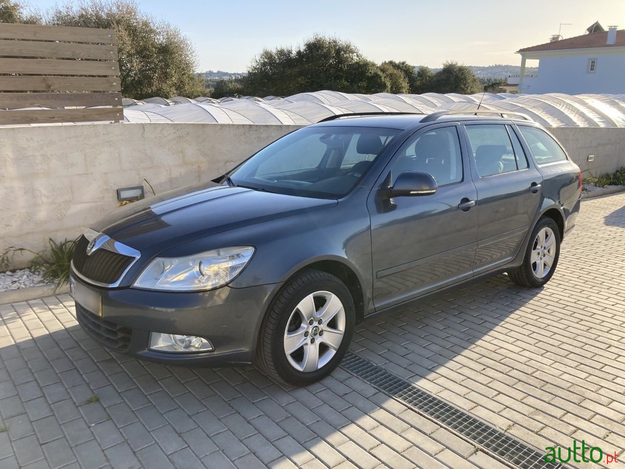 2009' Skoda Octavia Break photo #2