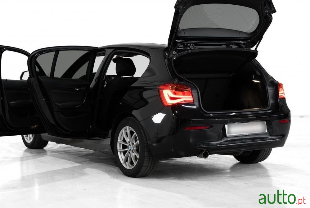 2017' BMW Série 1 D Efficientdynamics photo #5