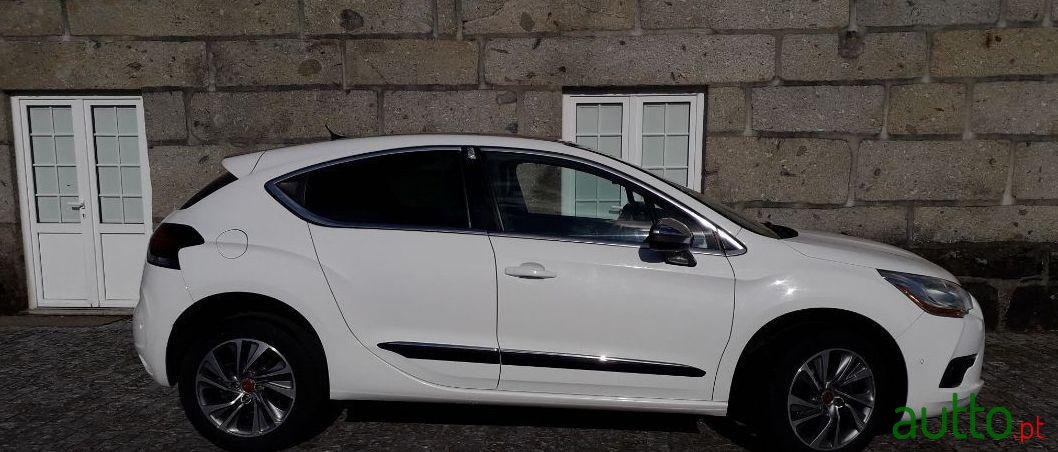 2015' DS Automobiles Ds4 Sport Chic photo #1