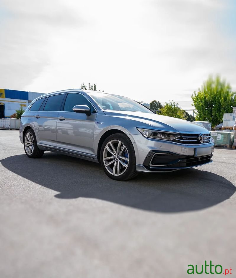 2021' Volkswagen Passat Variant photo #1