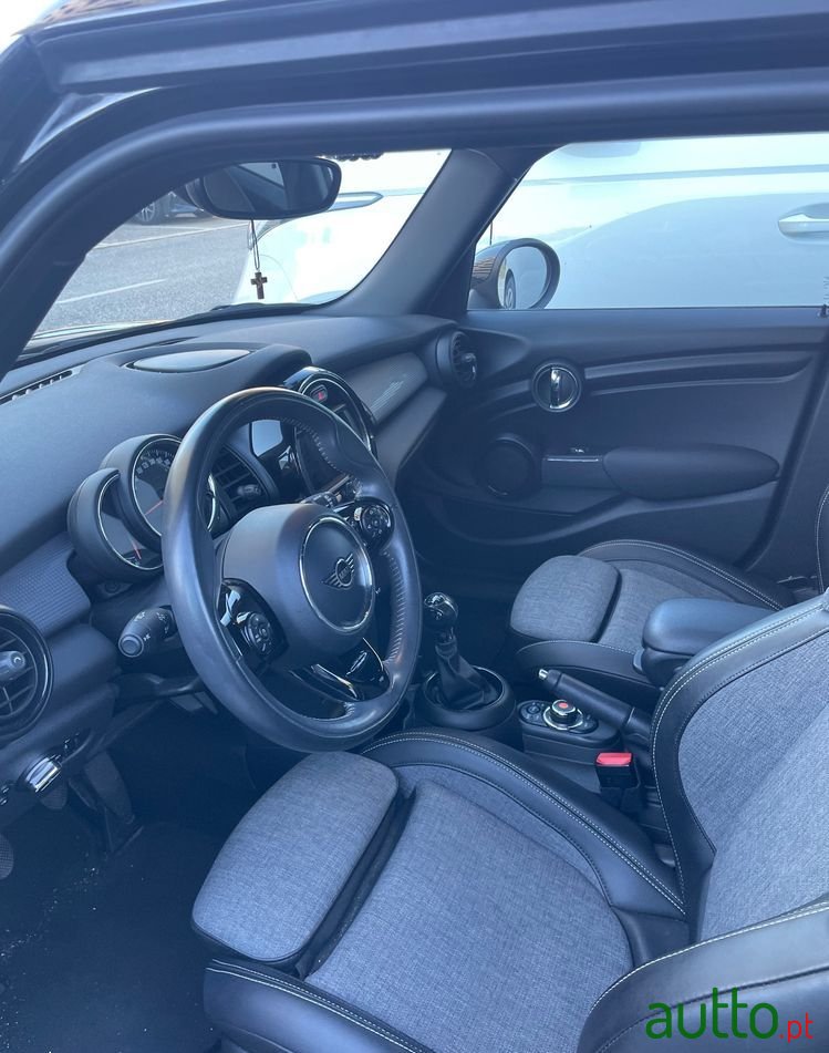 2019' MINI Cooper D photo #5