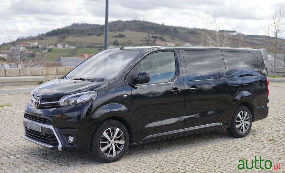 2020' Toyota ProAce Verso photo #1