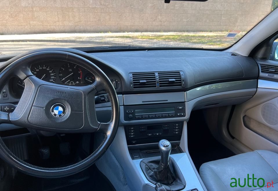 2000' BMW 520 photo #5