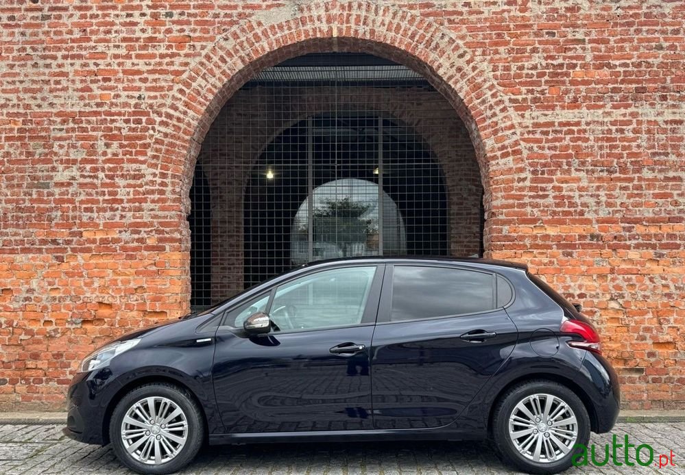 2018' Peugeot 208 photo #6