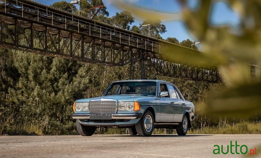 1981' Mercedes-Benz 200 photo #3