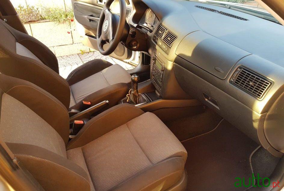 2003' Volkswagen Golf photo #4