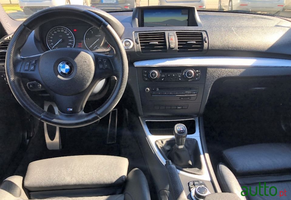 2010' BMW 123 photo #6