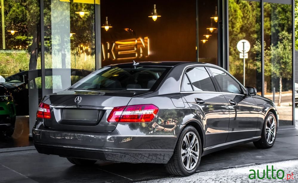 2009' Mercedes-Benz Classe E photo #4