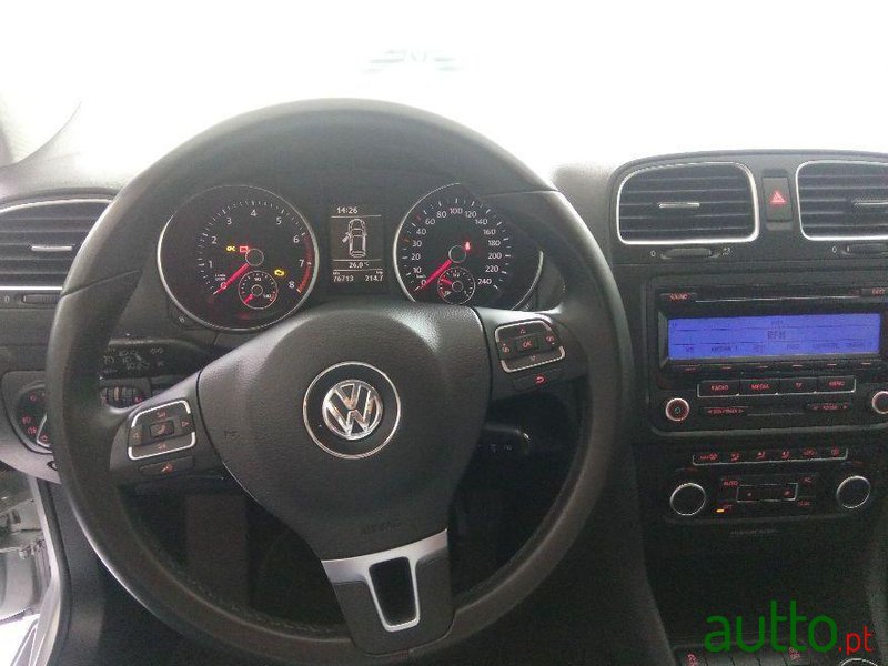2011' Volkswagen Golf photo #4