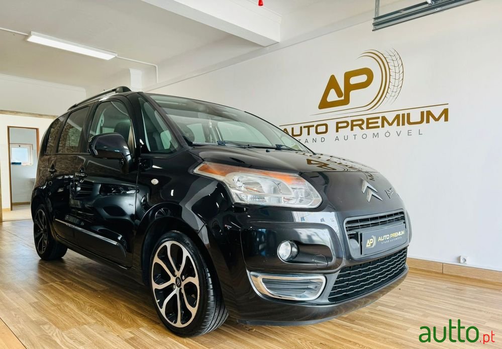 2010' Citroen C3 Picasso photo #1