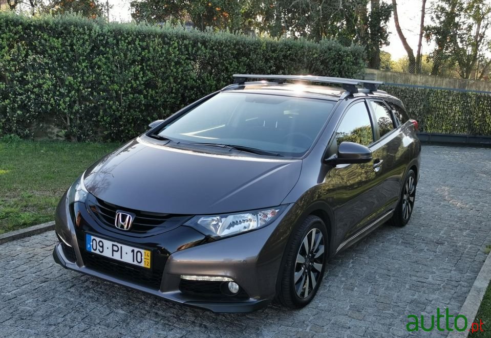 2014' Honda Civic Tourer photo #1