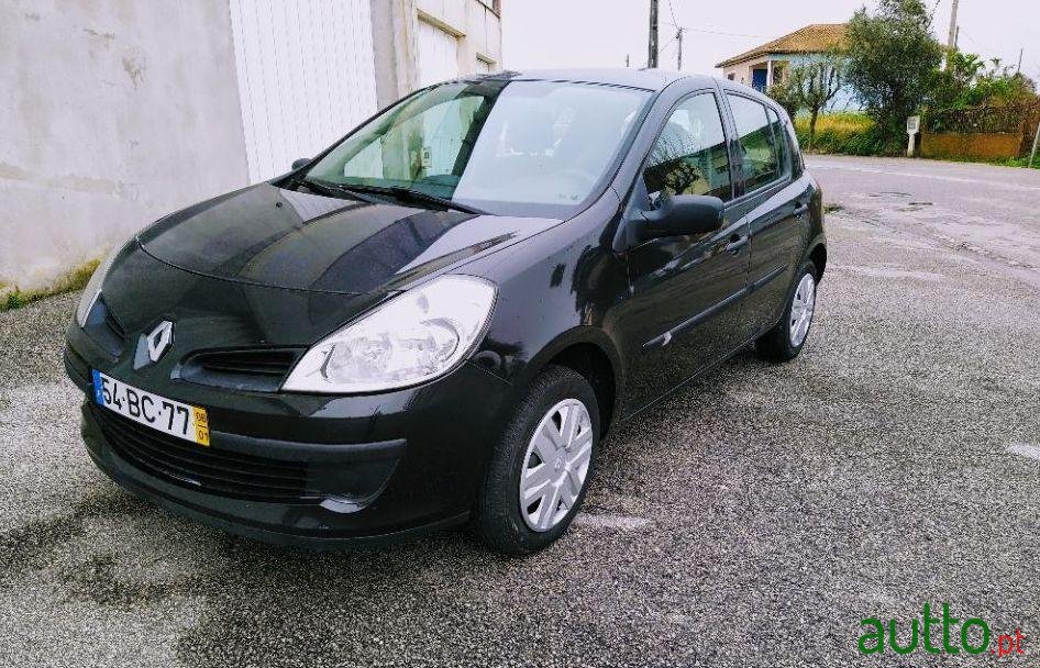 2006' Renault Clio photo #1