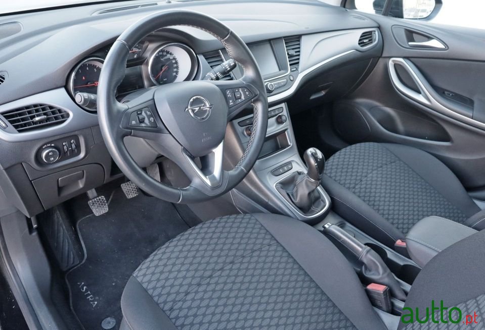 2019' Opel Astra photo #5