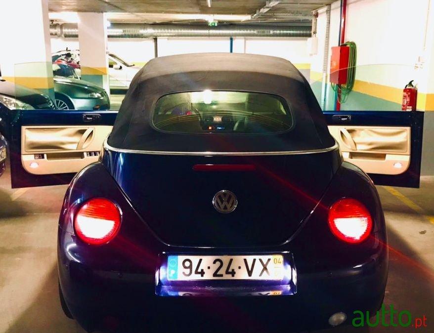 2004' Volkswagen New Beetle photo #3