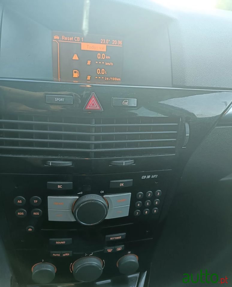 2007' Opel Astra Caravan photo #3