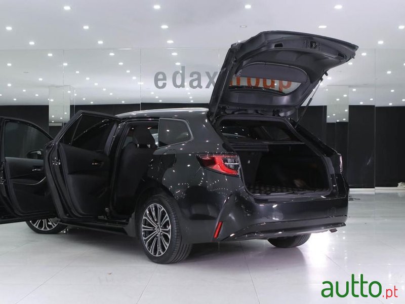 2020' Toyota Corolla Touring Sports photo #5