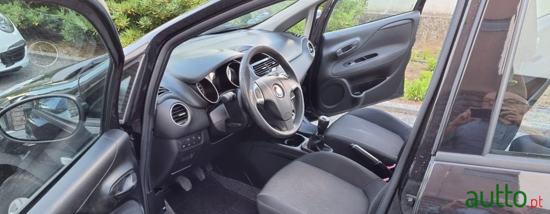 2015' Fiat Punto photo #4