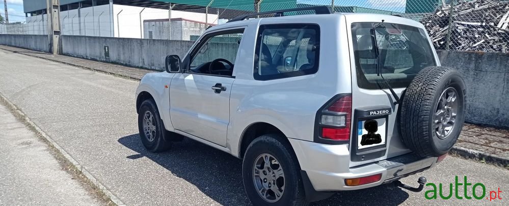 2000' Mitsubishi Pajero photo #4