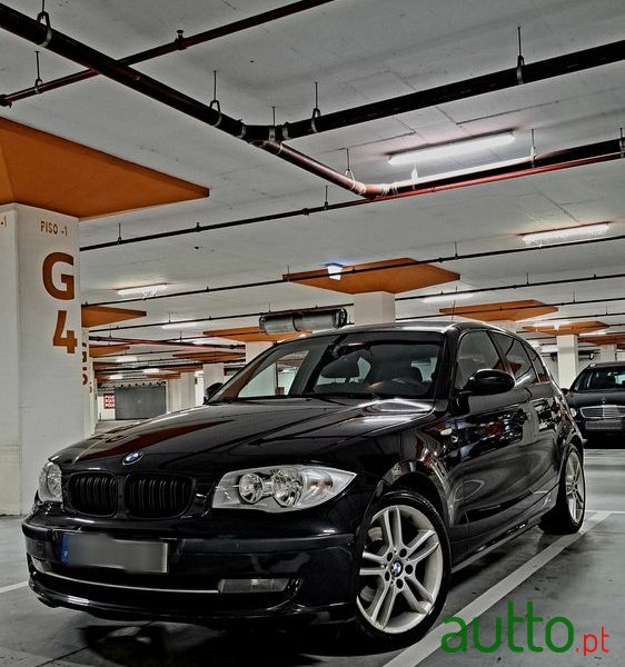 2009' BMW 118 D photo #1