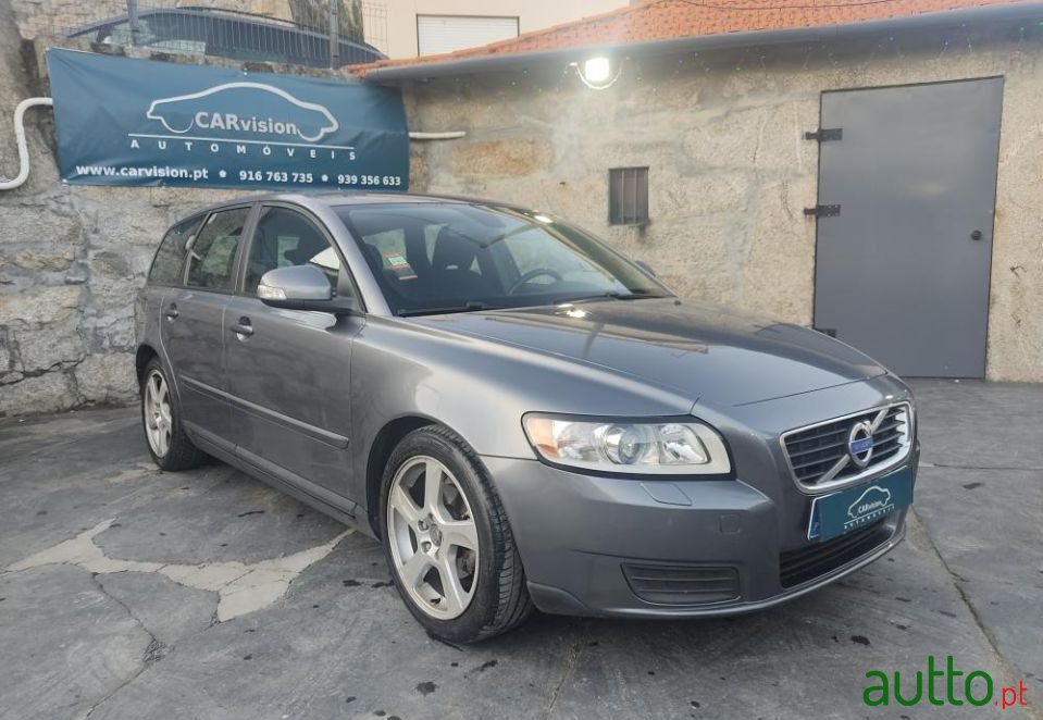 2011' Volvo V50 photo #2