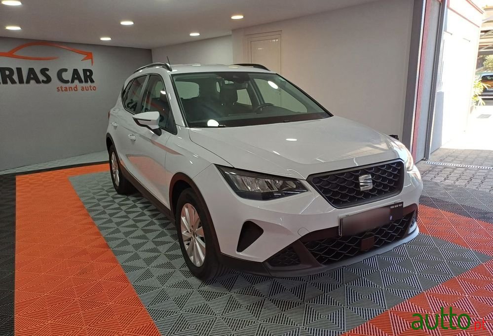 2022' SEAT Arona 1.0 Tsi Style photo #2