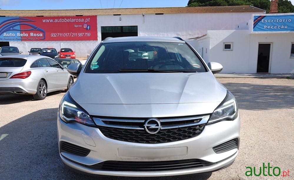 2017' Opel Astra Sports Tourer photo #2