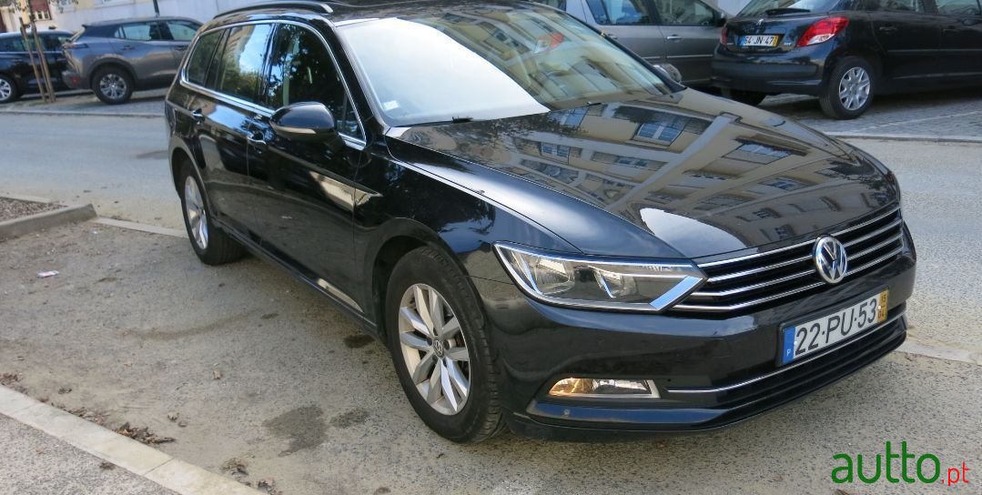 2009' Volkswagen Passat Variant photo #5