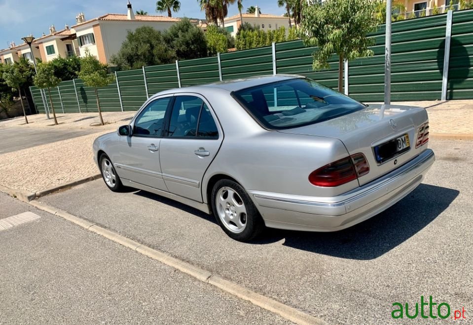 1999' Mercedes-Benz E-220 photo #4