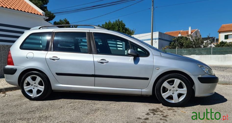 2002' Peugeot 307 Sw photo #2