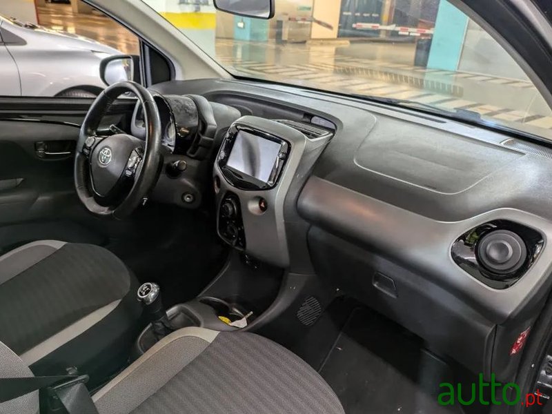 2020' Toyota Aygo photo #6