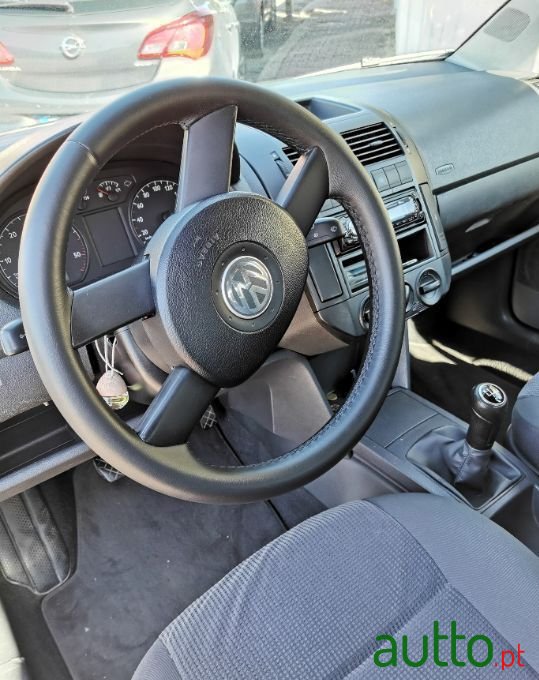 2003' Volkswagen Polo photo #4