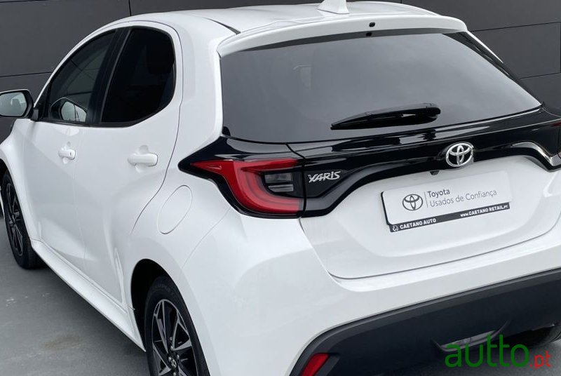 2021' Toyota Yaris photo #2