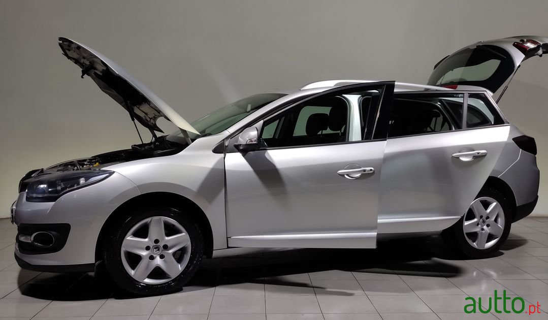 2015' Renault Megane Sport Tourer photo #4