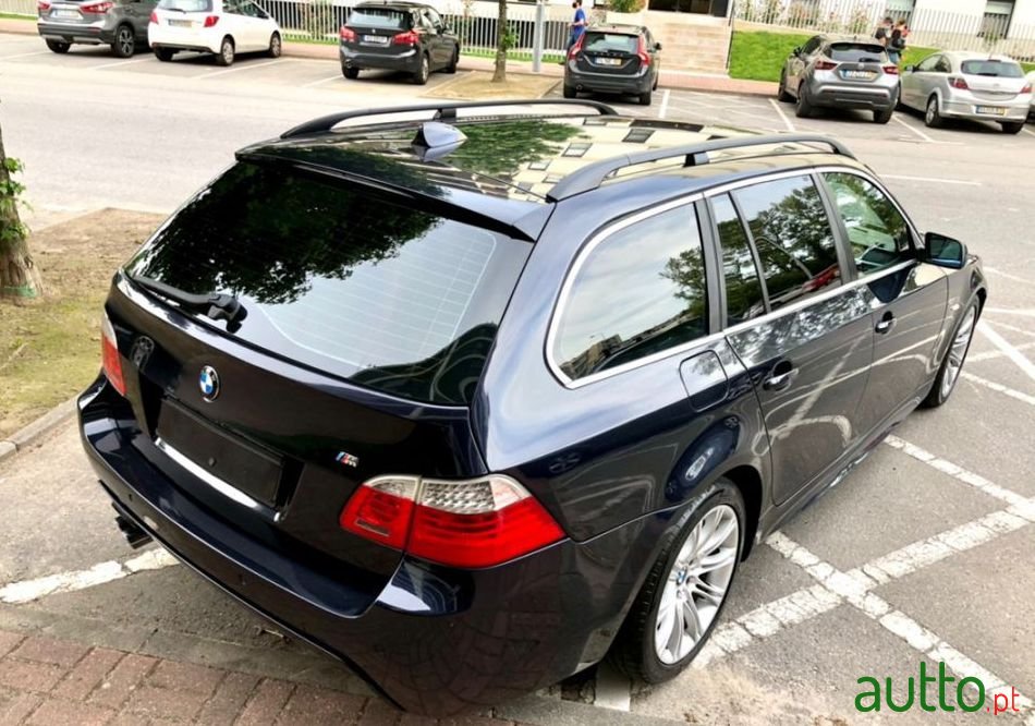 2009' BMW 525 photo #4