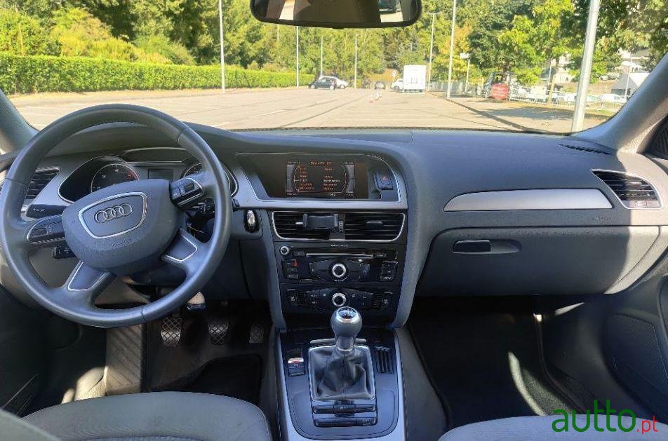 2012' Audi A4 Avant photo #3