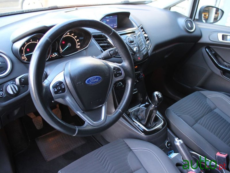 2013' Ford Fiesta photo #4